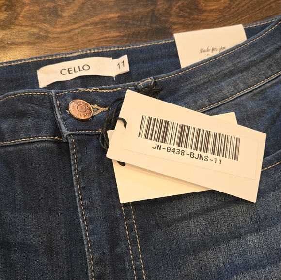 NWT Cello High Rise Crop Skinny Jeans Size 11 - Picture 4 of 13